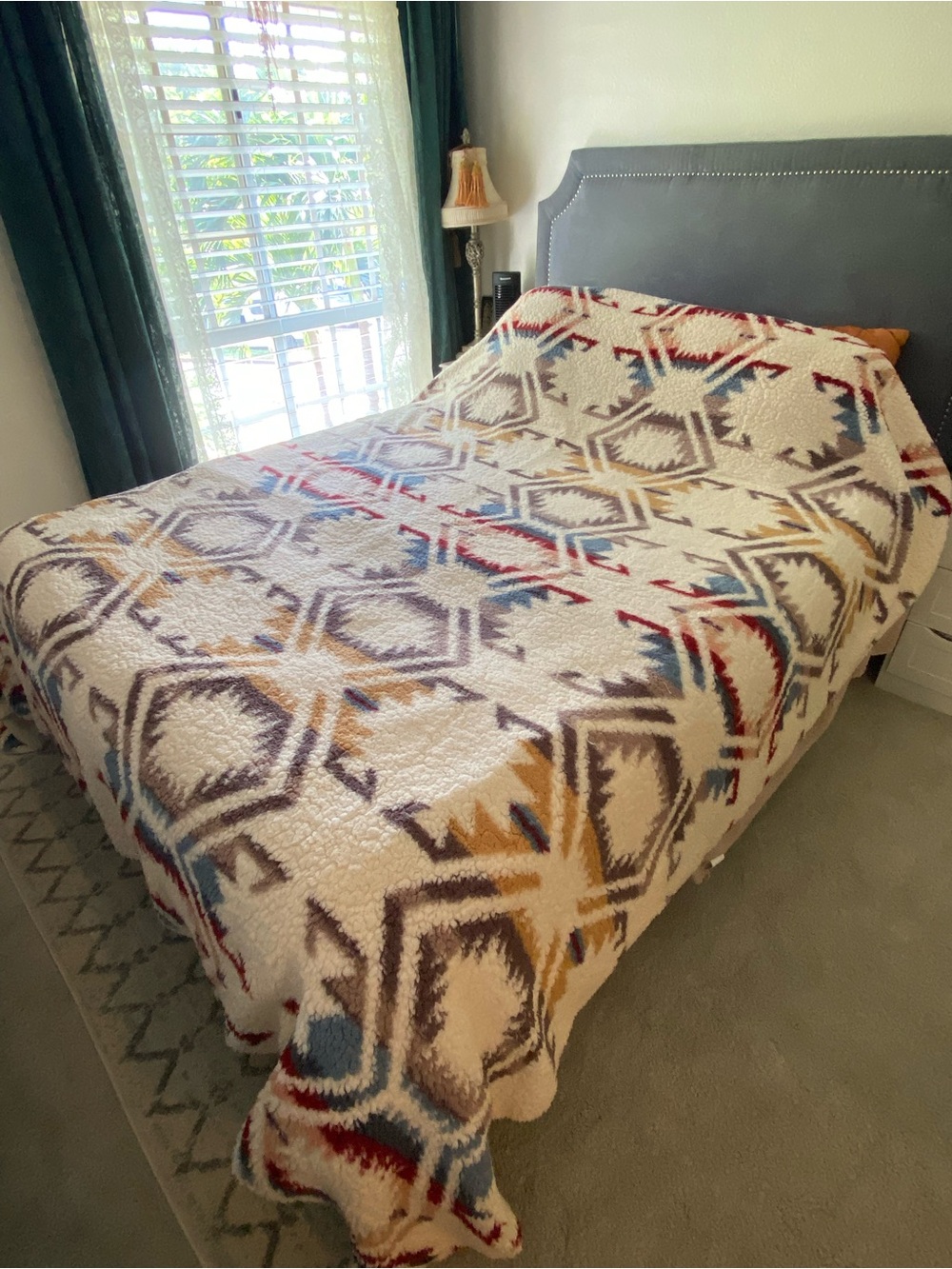 Pendleton Sherpa King Fleece Blanket - Ivory Taupe Tribal